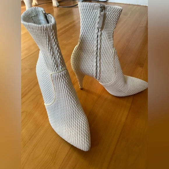 Alice + Olivia White Hedde Pointed Toe Bootie - Picture 4 of 12